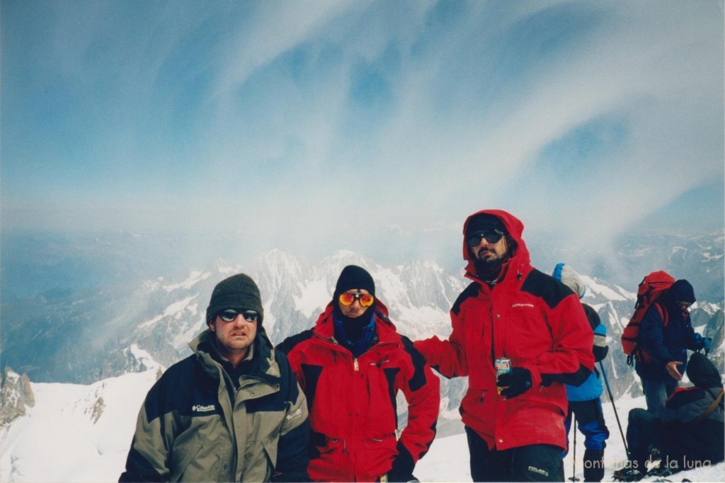 Joaquín, Quique y Jesús en la cima del Mont Blanc, 4.810 mts.